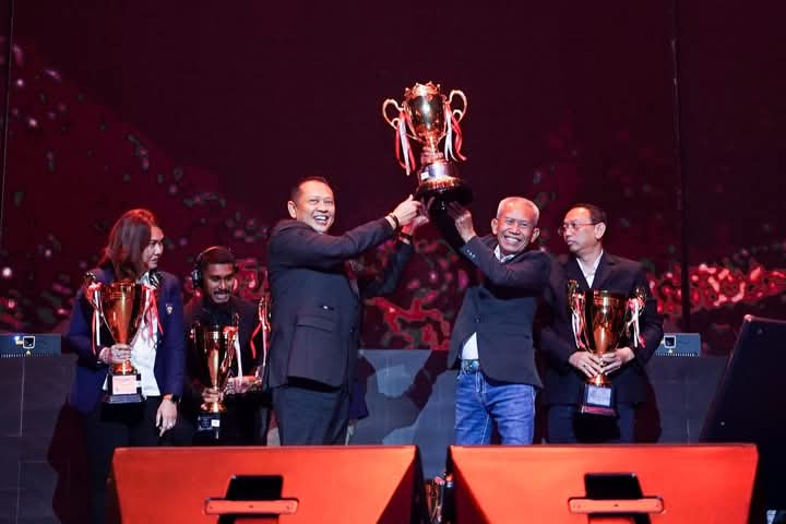 399 Insan Otomotif Berprestasi Dapat Penghargaan IMI Awards