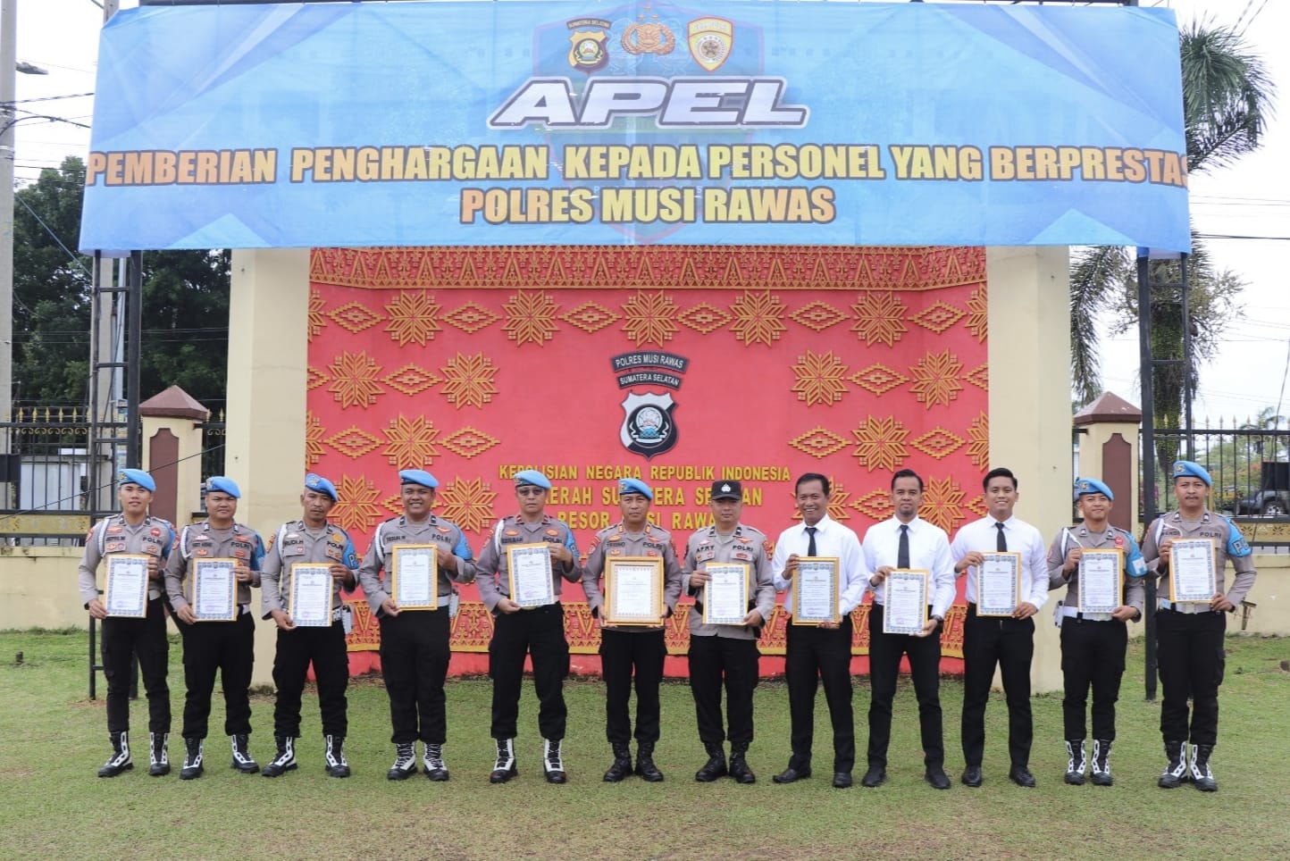 17 Personel Terima Penghargaan, Kapolres Mura: Jadikan Motivasi & Sukseskan Program Pemerintah