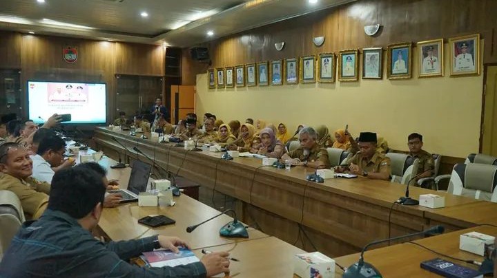 Pimpin Rapat Pelaksanaan Pekan Raya Mura Mantab, Sekda Beri Arahan